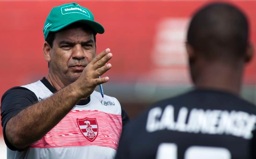 Moacir Júnior acredita em triunfo diante do Corinthians (Foto: José Luis Silva / Ag. CA Linense)