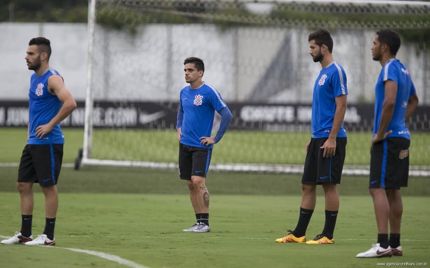 Jogadores do Corinthians durante treinamento desta terça-feira (Foto: Daniel Augusto Jr)