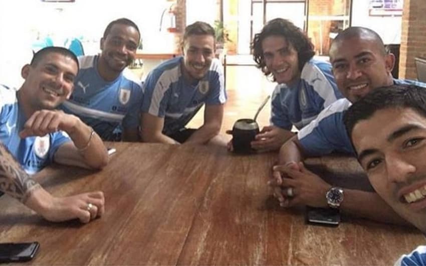 Suárez postou imagem com seus companheiros de seleção (Foto: Reprodução/Instagram)