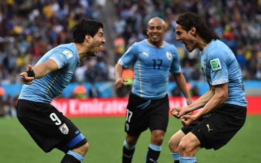 Cavani e Suárez formam o ataque do Uruguai