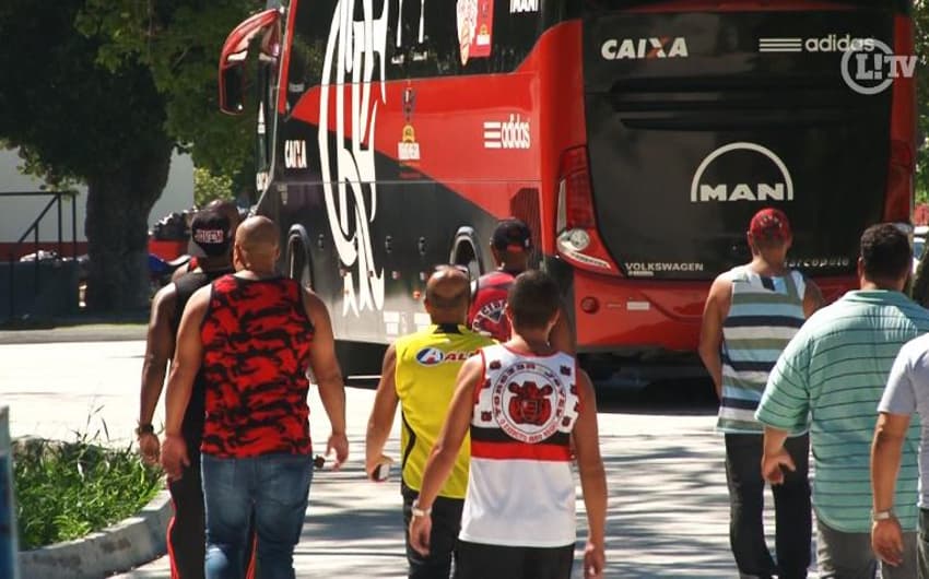 Torcida do Flamengo invade Ninho do Urubu