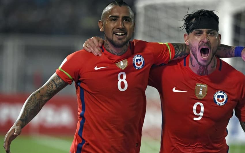 Com dois gols de Vidal e dois de Pinilla, o Chile goleou a Venezuela por 4 a 1 nas Eliminatórias sul-americanas