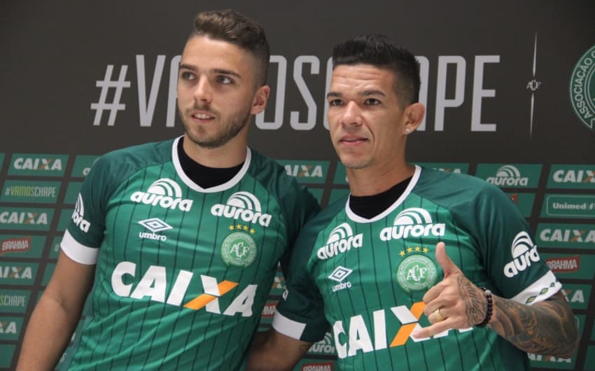 Cláudio Wink e Rodrigo Andrade são apresentados na sala de imprensa da Arena Condá  (Fotos: Divulgação / Cleberson Silva / Site Oficial da Chapecoense)