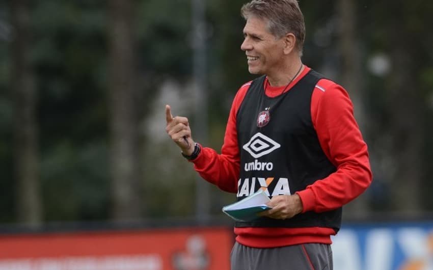 Treinador prevê duelos duros contra o Londrina nas quartas de final do Estadual