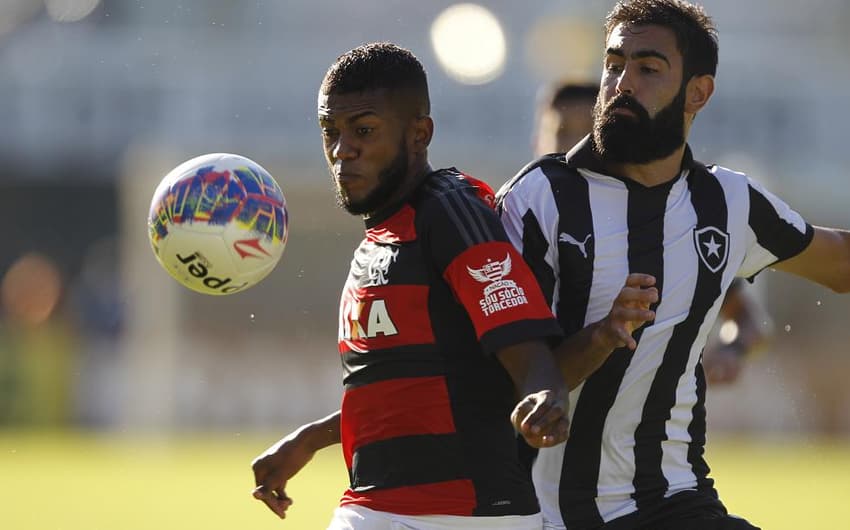 Cirino em ação contra o Botafogo (Gilvan de Souza/Flamengo)