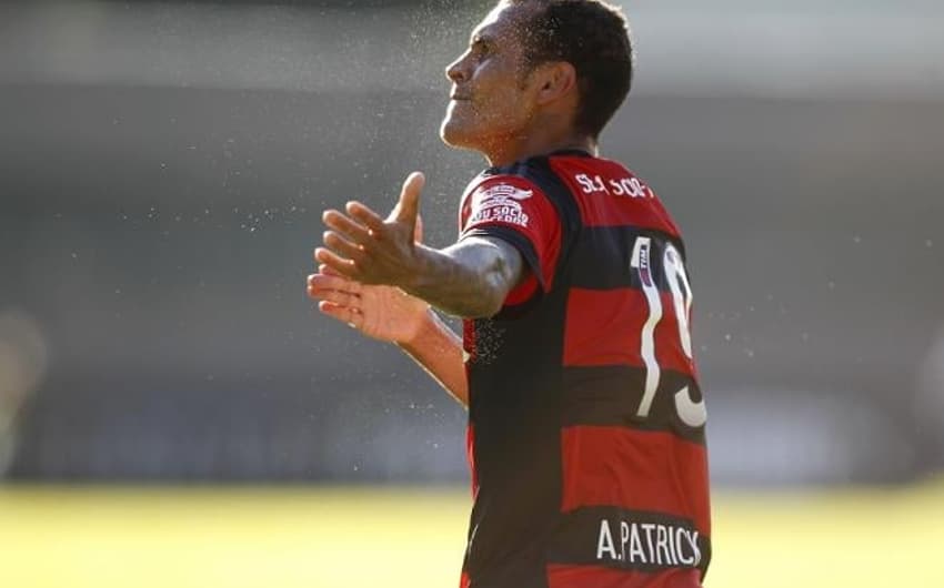 Alan Patrick vibra com golaço no clássico (Gilvan de Souza/Flamengo)