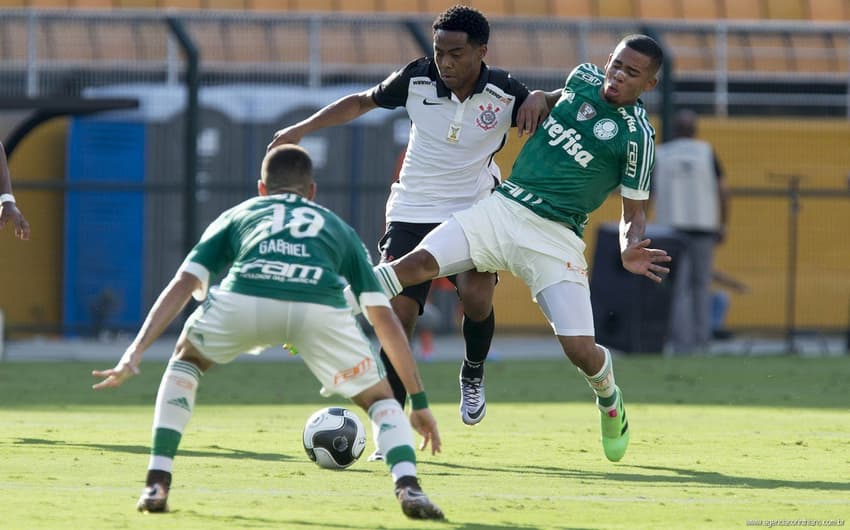 Elias jogou 53 minutos do clássico contra o Palmeiras (Foto: Daniel Augusto Jr)