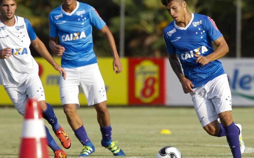 Bruno Nazário, em treinamento do Cruzeiro na Toca da Raposa