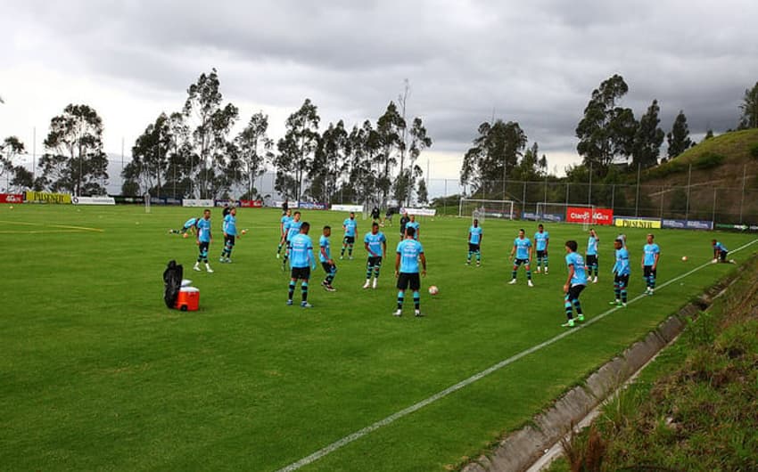Elenco do Grêmio durante treino em Quito, no Equador (Foto: Lucas Uebel/Grêmio)