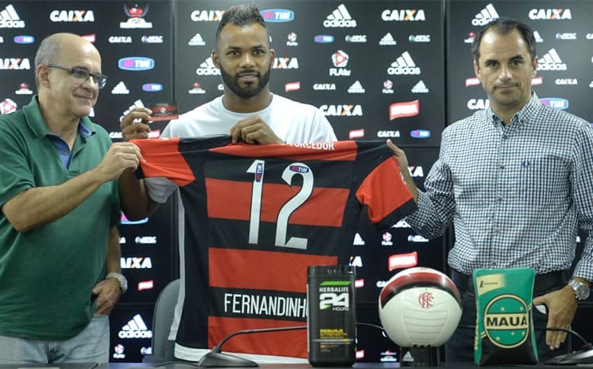GALERIA: Veja como foi o primeiro dia de Fernandinho no Flamengo: segunda-feira de treino e apresentação