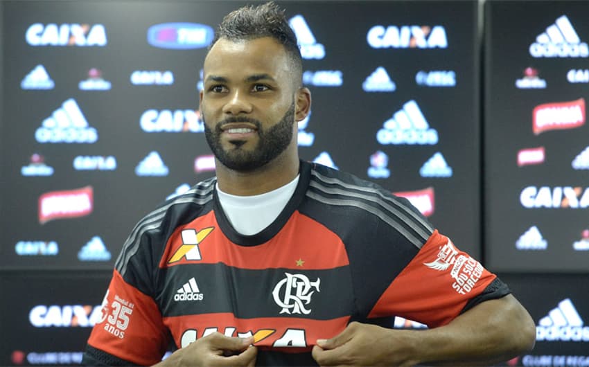 O primeiro dia de Fernandinho no Flamengo