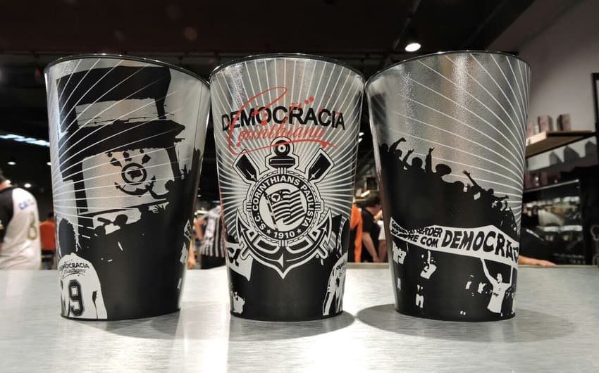 Corinthians venderá copos comemorativos de fatos marcantes de sua história (Foto: Divulgação)