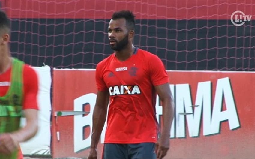 Fernandinho em treino do Flamengo (Roberto Veloso /TV Lance)