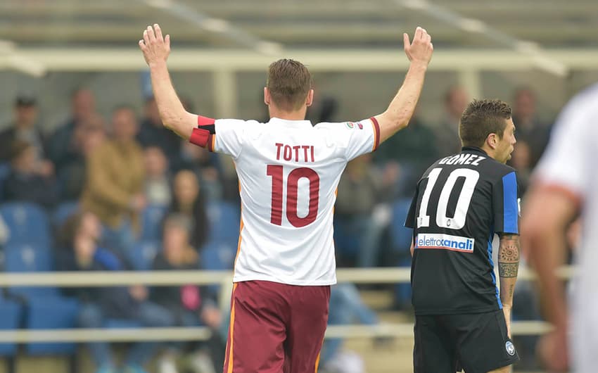 Totti marcou o gol de empate para a Roma