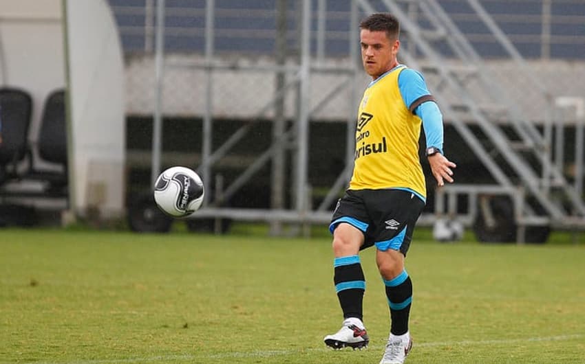 Ramiro voltará a ser improvisado na lateral-direita diante do Toluca (Foto: Lucas Uebel/Grêmio)