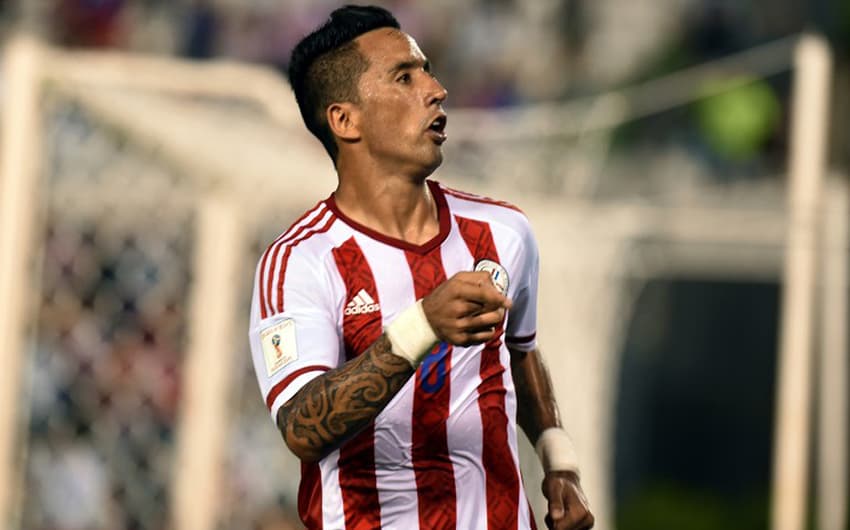 Barrios, atacante do Paraguai, é uma das armas do Palmeiras para 2016