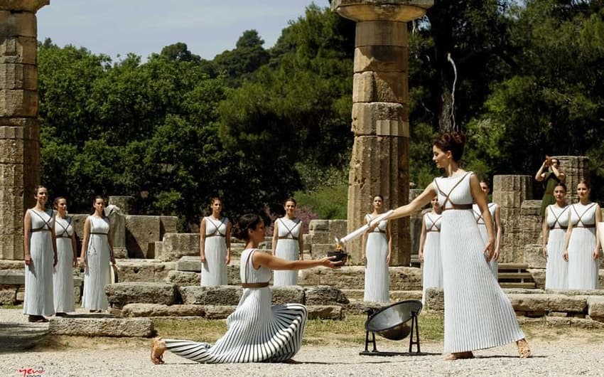 Cerimônia de ensaio do acendimento da tocha olímpica aconteceu nesta quarta-feira, em Olimpia, na Grécia