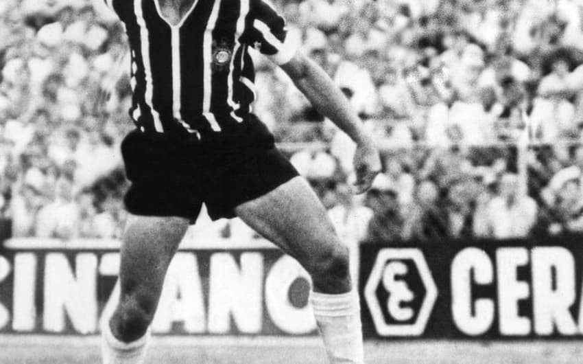Rivellino foi um dos maiores ídolos da história do Corinthians e depois foi também brilhar no Fluminense