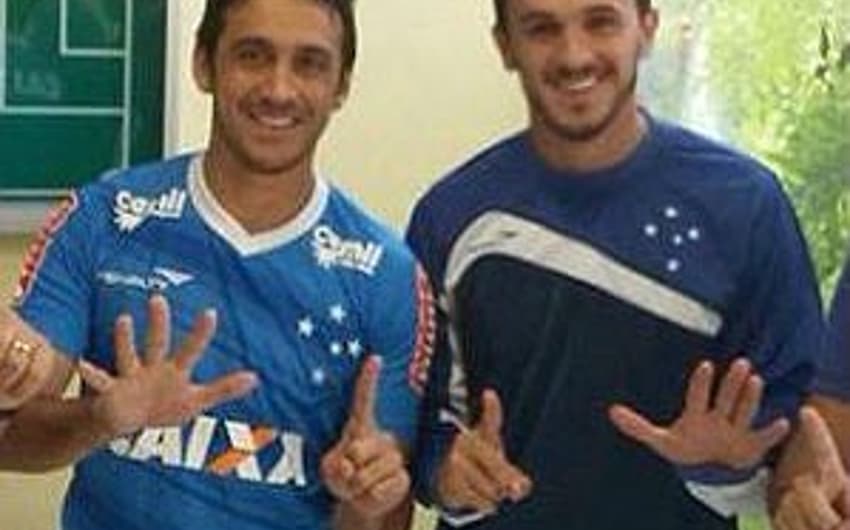 Robinho e Lucas provocam o Atlético-MG (Foto: Reprodução/Internet)