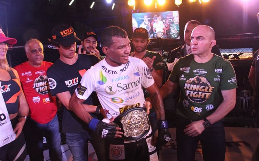 Naldo Silva desbanca Maike Linhares e é o novo campeão peso-galo do Jungle Fight (FOTO: Divulgação)