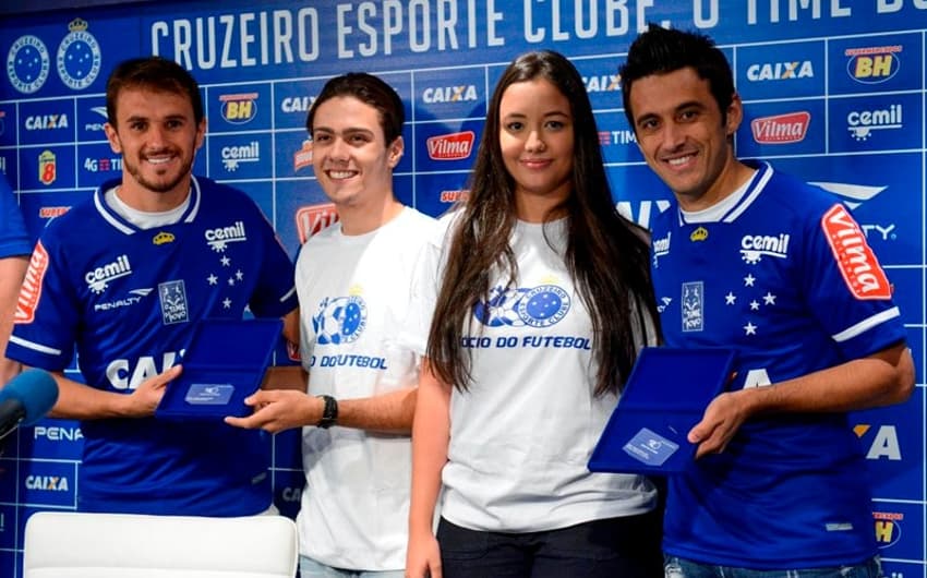 Sócios-torcedores do Cruzeiro participam de apresentação de reforços (Foto: Divulgação)