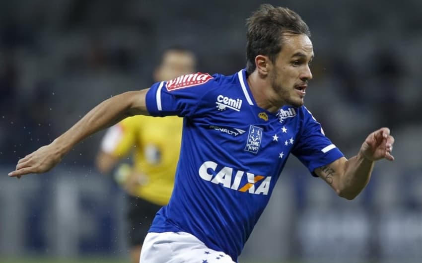 Lateral Lucas faz sua estreia com a camisa do Cruzeiro