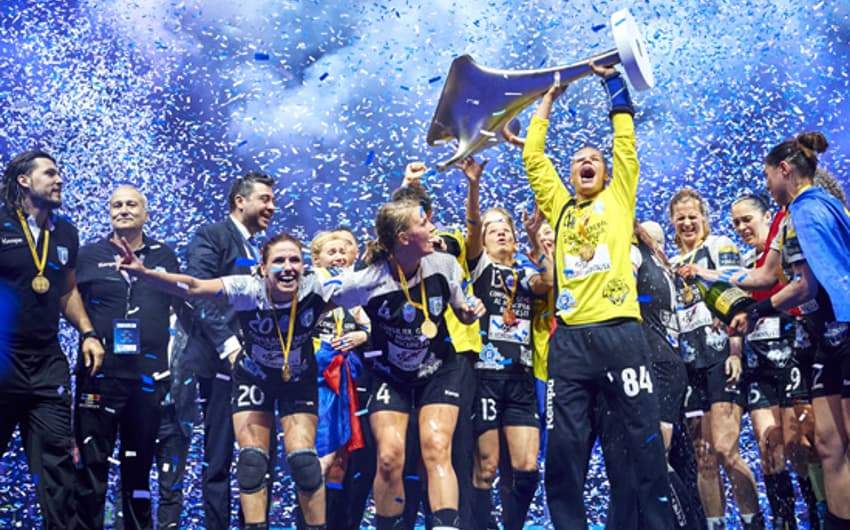 Equipe romena conseguiu levar a Champions League Feminina de Handebol. Foto: Divulgação CBHb