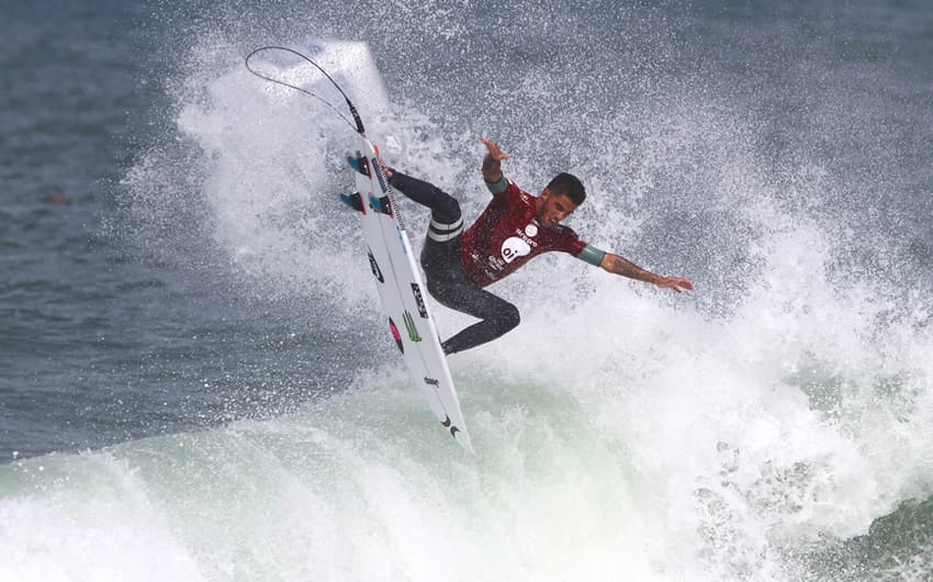Etapa brasileira do Mundial de surfe começou nesta terça
