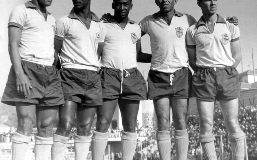 Vavá (segundo da direita para a esquerda): Olimpíada (1952) e&nbsp;Copas de 1958 e 1962<br>