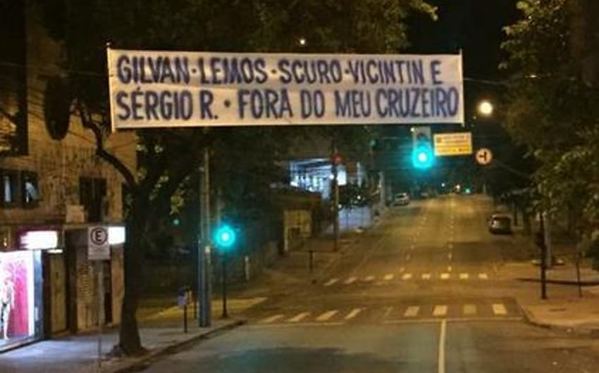 Protesto da torcida do Cruzeiro (Foto: Reprodução / Internet)