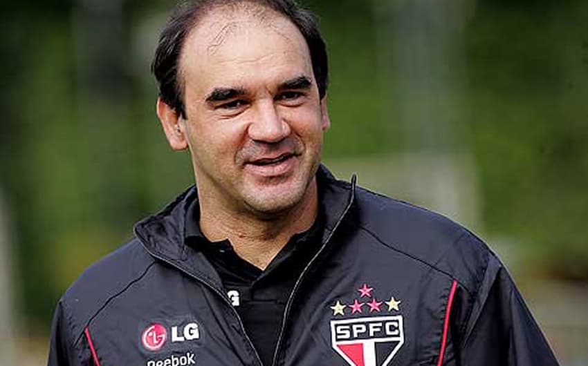 Ricardo Gomes substituiu Muricy Ramalho em 2009