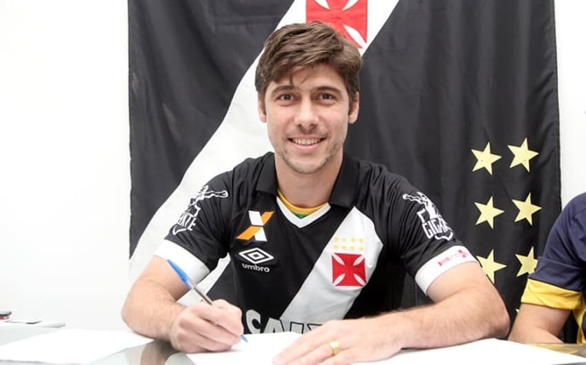 Fellype Gabriel foi anunciado pelo Vasco na tarde desta sexta-feira após assinar contrato (Foto: Paulo Fernandes/Vasco)