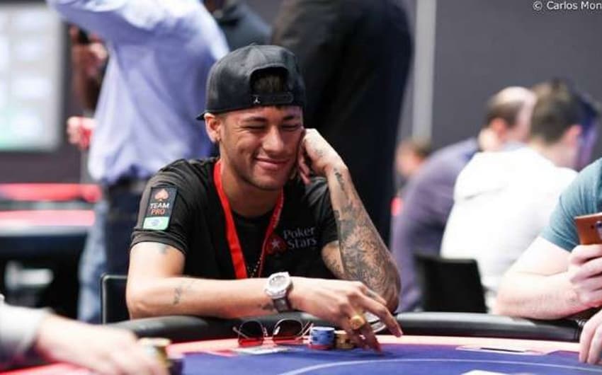Neymar jogando pôquer