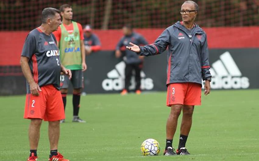 Tata e Jayme de Almeida em treino do Flamengo (Gilvan de Souza / Flamengo)