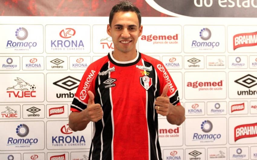Robertinho foi apresentado no Joinville nesta segunda-feira (Foto: Divulgação / Site Oficial do Joinville)