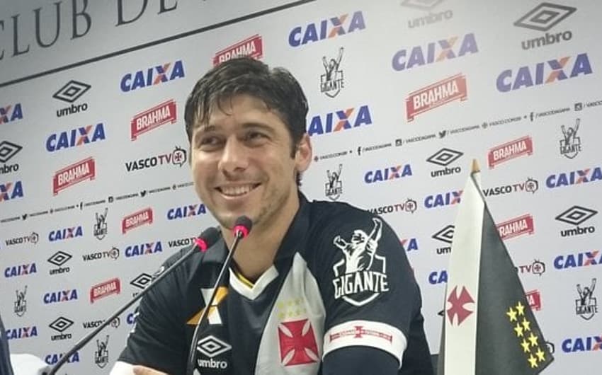Fellype Gabriel durante apresentação no Vasco nesta segunda-feira em São Januário (Foto: David Nascimento/LANCE!Press)