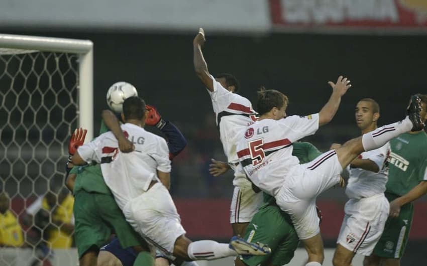 Primeira vitória de Lugano foi no Brasileiro de 2004: São Paulo 2x1, no dia 2 de outubro