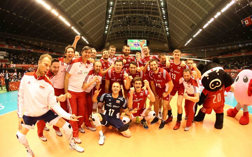 Jogadores da Polônia comemoram clasificação para a Olimpíada do Rio (Foto: Divulgação/FIVB)