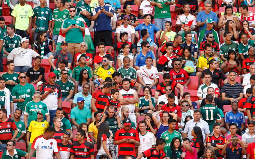 1) Flamengo 1 x 2 Palmeiras - 54.665 pagantes - Mané Garrincha