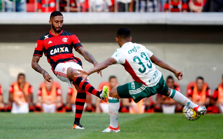 "Defesa" de César Martins - lance de Flamengo x Palmeiras