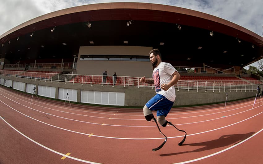 Um dos principais paratletas brasileiros, Alan Fonteles treina no Centro Paralímpico Brasileiro (Foto: Daniel Zappe/MPIX/CPB)