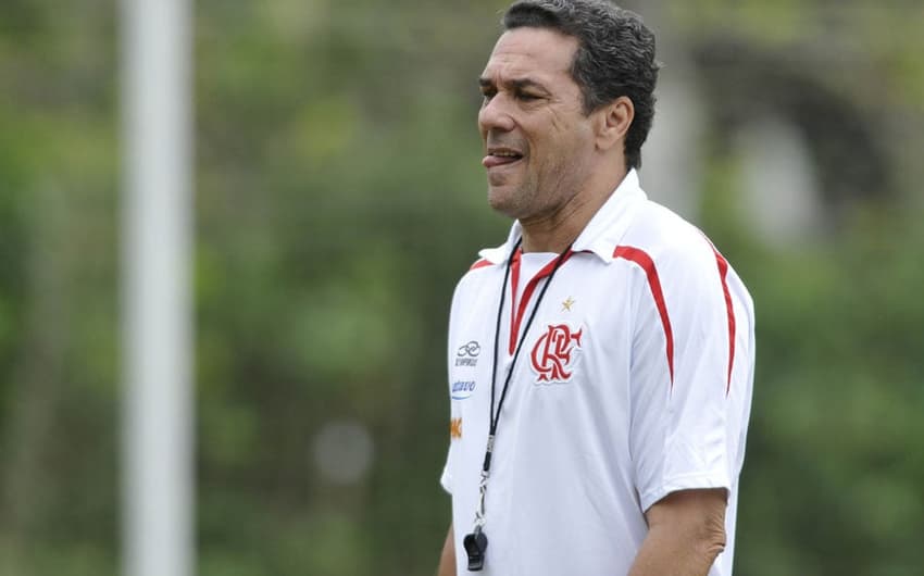 Em 2011, Luxemburgo liderou o 'Bonde sem freio' e conquistou o Campeonato Carioca de forma invicta no comando do Flamengo