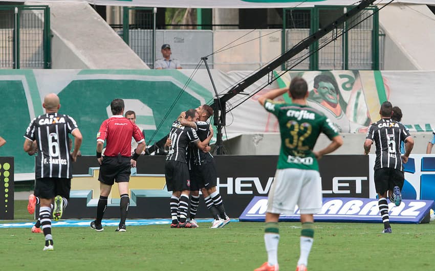 2015 - Palmeiras 0x1 Corinthians - Timão venceu o rival no primeiro Dérbi do novo estádio palmeirense