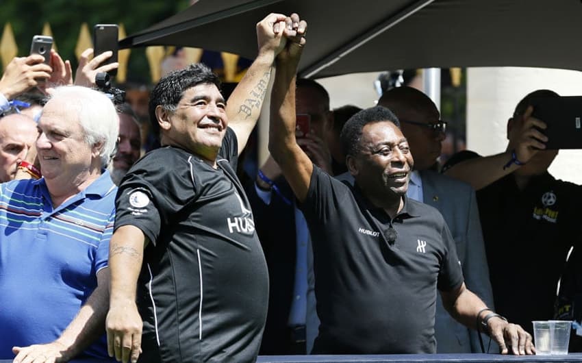 Imagens do monstruoso encontro entre Pelé e Maradona