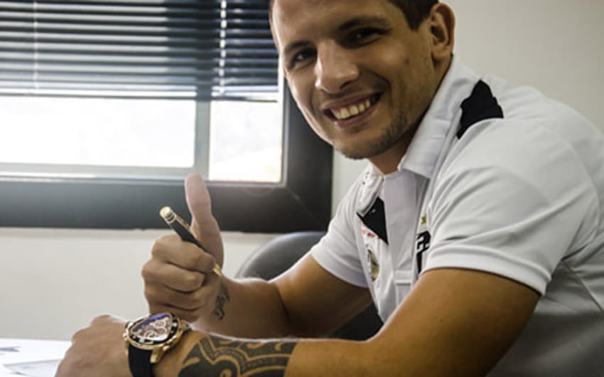 Emiliano Vecchio assinou contrato com o Peixe&nbsp;