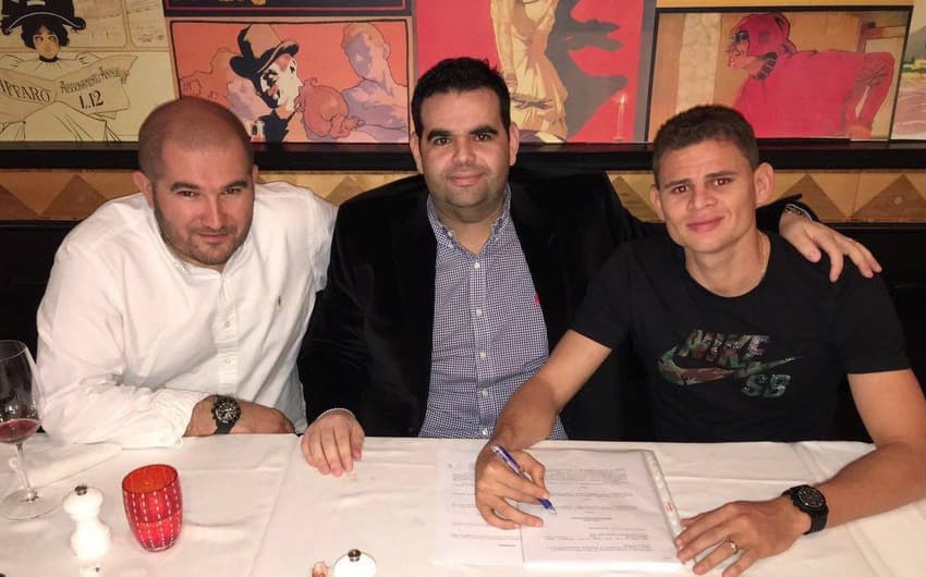 Jonas assinou com o Dinamo até o fim do ano (Divulgação)