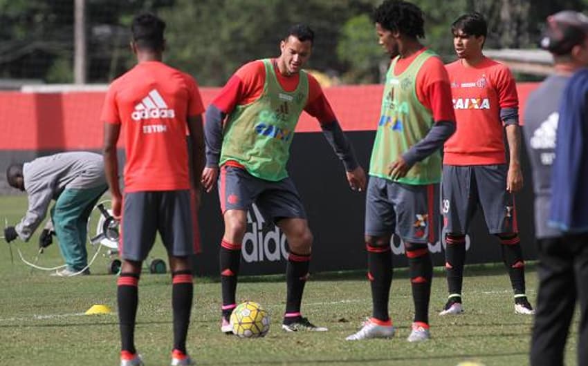 Réver e Vaz formam a atual defesa do Flamengo