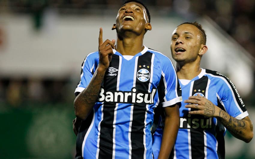 Jaílson - comemorando gol do Grêmio