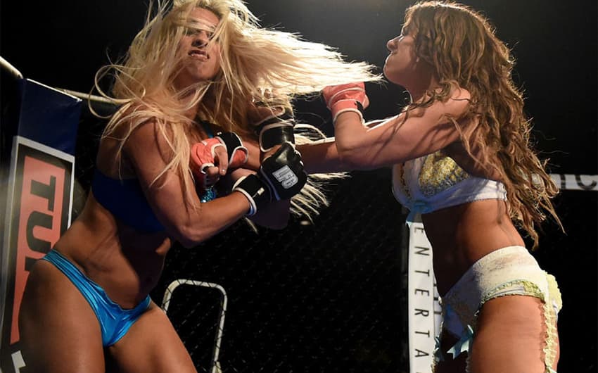 Conheça o MMA 'sensual', com lutadoras de lingerie