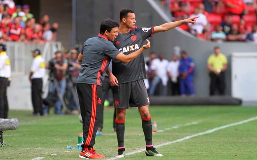 Flamengo vacilou e ficou no empate com o São Paulo